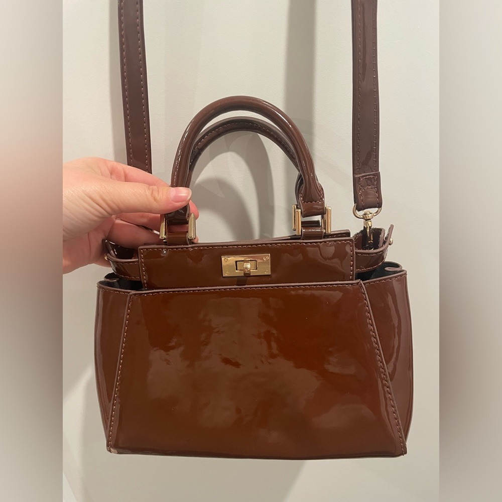 Crossi Elegant Brown Patent Leather Crossbody Bag